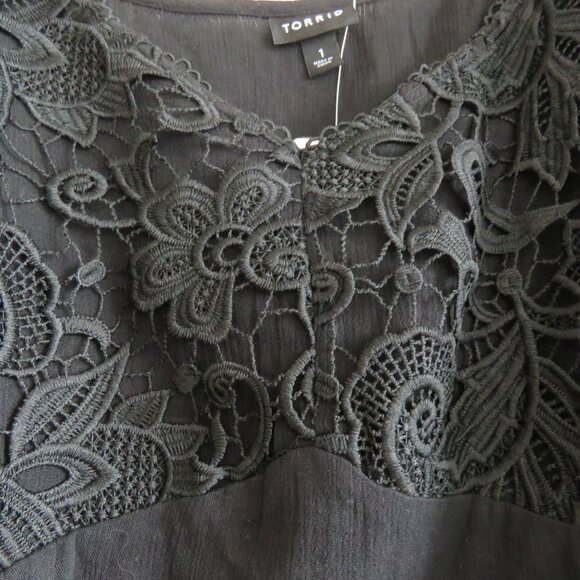TORRID Size 1  Black Crinkle Gauze  Top With Lace  Puff  Sleeve Black  BNWT - Picture 5 of 11